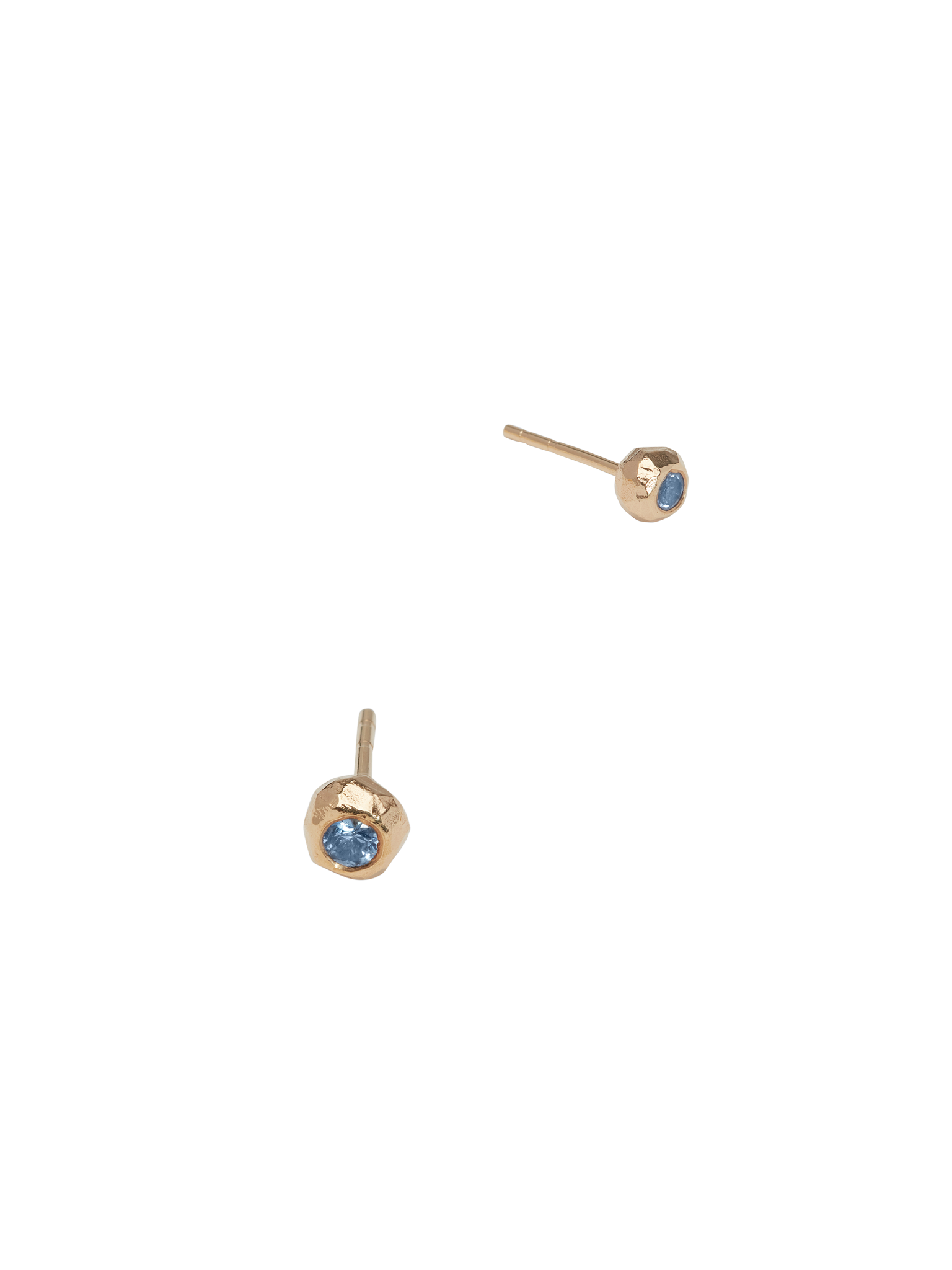 Ringo kula earrings in 18k yellow gold with 0,20ct light blue sapphire